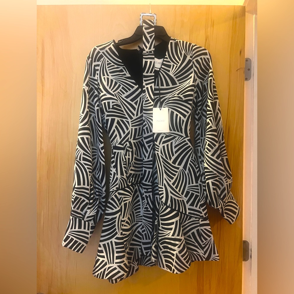 Brand New. Never Worn. Alexis Amrei Animal Print Mini Dress With Belt. Size XS.
